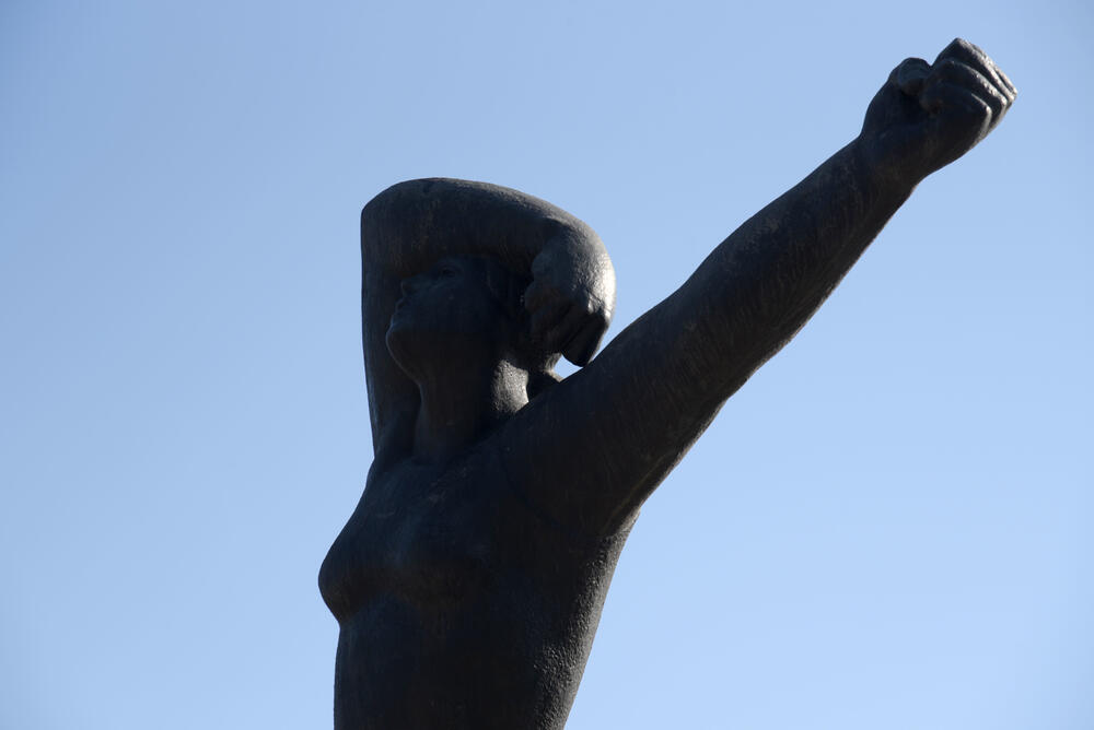 <p>Od 52 strijeljanih pripadnika Saveza komunističke omladine Jugoslavije 22. jula 1944. godine, 24 su bile žene, a zločin se pripisuje njemačkim okupatorima i domaćim izdajnicima - četnicima</p>