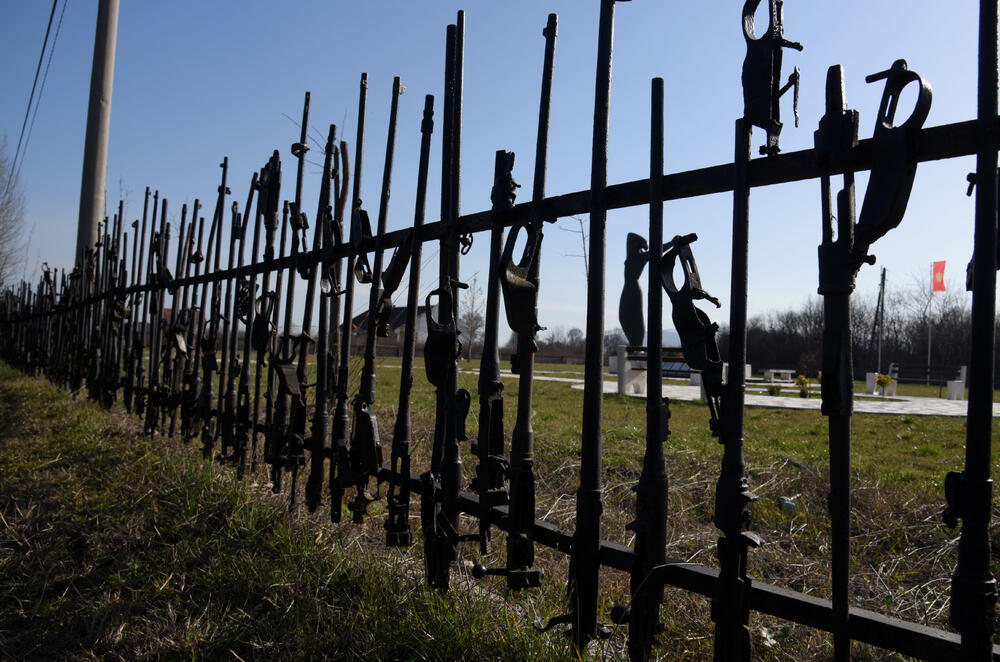 <p>Od 52 strijeljanih pripadnika Saveza komunističke omladine Jugoslavije 22. jula 1944. godine, 24 su bile žene, a zločin se pripisuje njemačkim okupatorima i domaćim izdajnicima - četnicima</p>