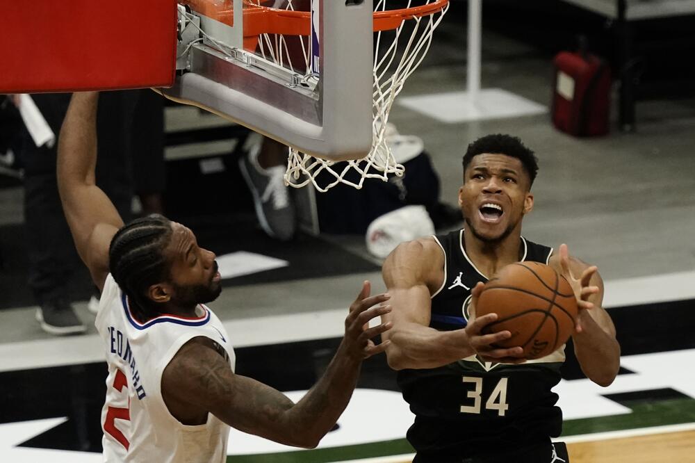 Janis Adetokumbo na meču sa Klipersima, Foto: AP