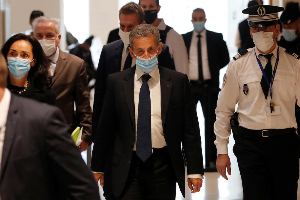 Sarkozi juče uoči izricanja presude u sudnici u Parizu, Foto: Reuters