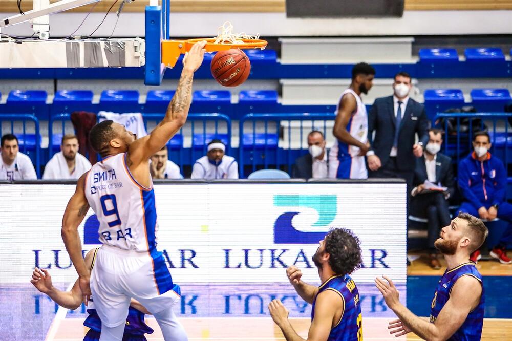 Tejlor Smit zakucava na večerašnjem meču, Foto: Mornar/Media Pro