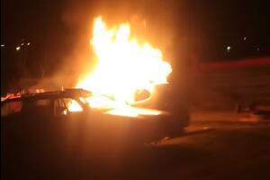 Aktivisti Demokrata zapaljen auto