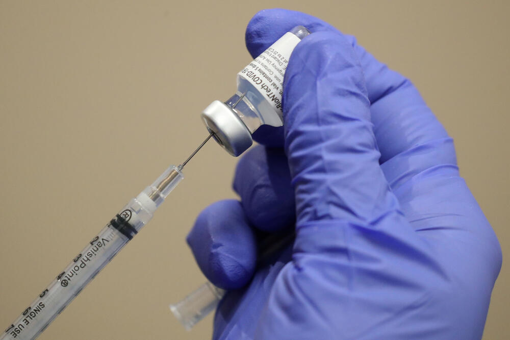 Naučnici nijesu očekivali da vakcine prve generacije mogu imati efikasnost preko 90 odsto, Foto: Reuters