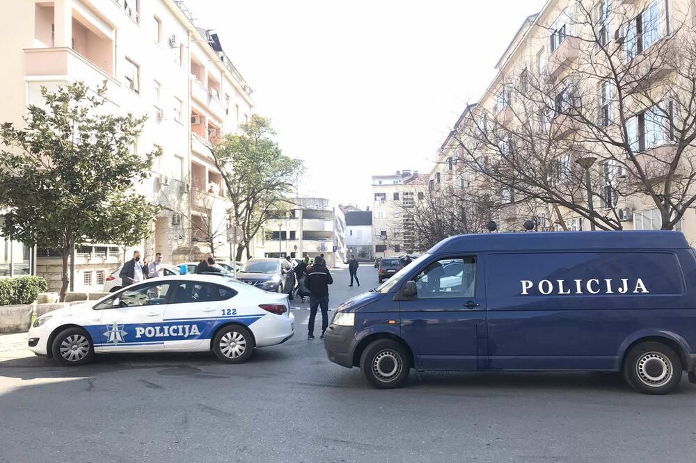 Policija vrši uviđaj, Foto: Savo Prelević