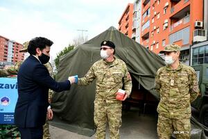 Abazović zahvalio pripadnicima Vojske na doprinosu u borbi protiv...