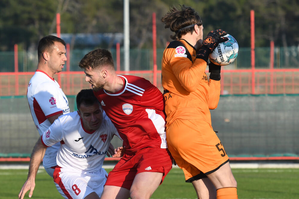 Remi po mjeri Iskre na Starom aerodromu, Foto: Savo Prelević