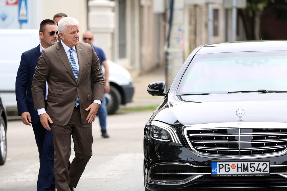 Marković pored "mercedesa" koji je koristio, Foto: Filip Roganović