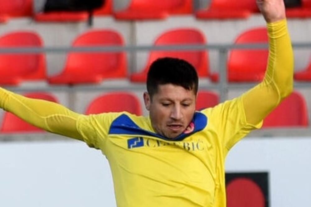 Muhović je iz Arsenala prešao u Kom