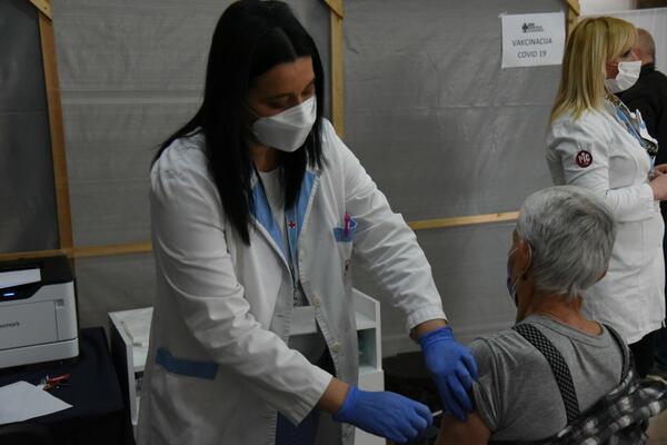 FOTO Vakcinacija starijih od 80 godina, Borovinić Bojović: Dobar...