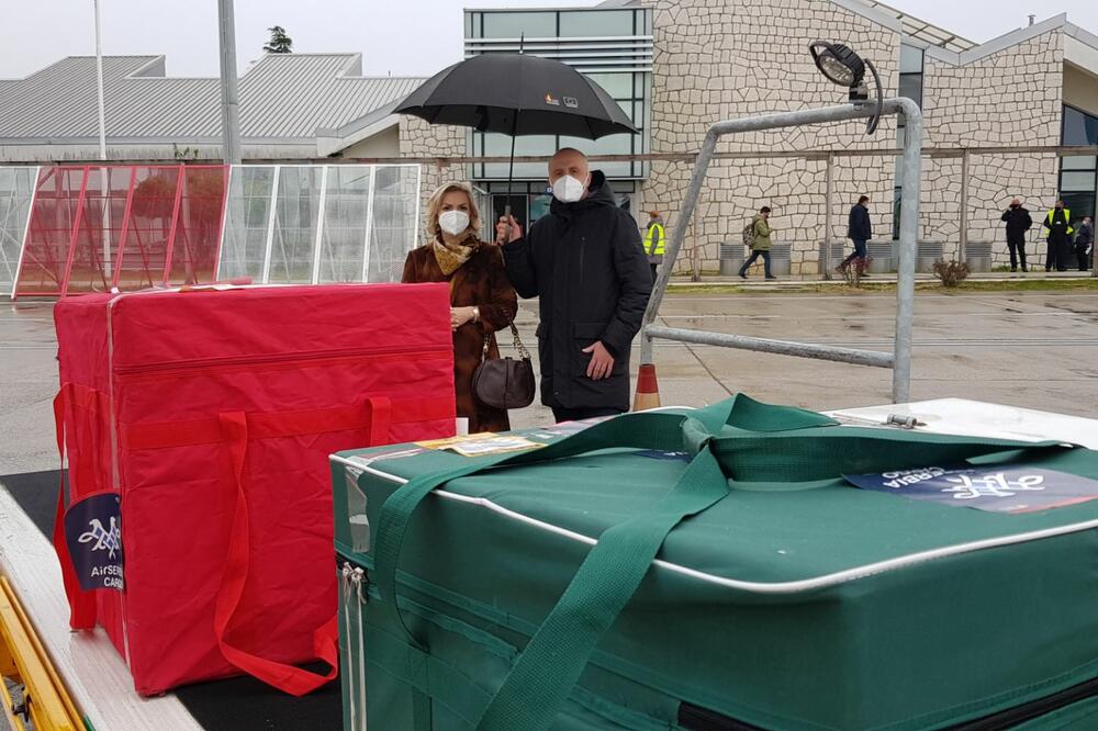 Borovinić Bojović i Bajić dočekali vakcine, Foto: Vlada Crne Gore
