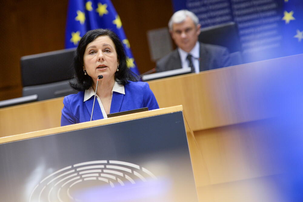 Vera Jurova na sjednici EP u Briselu, Foto: Reuters