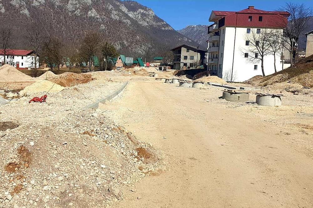 Raskopane ulice u Plužinama, Foto: Svetlana Mandić