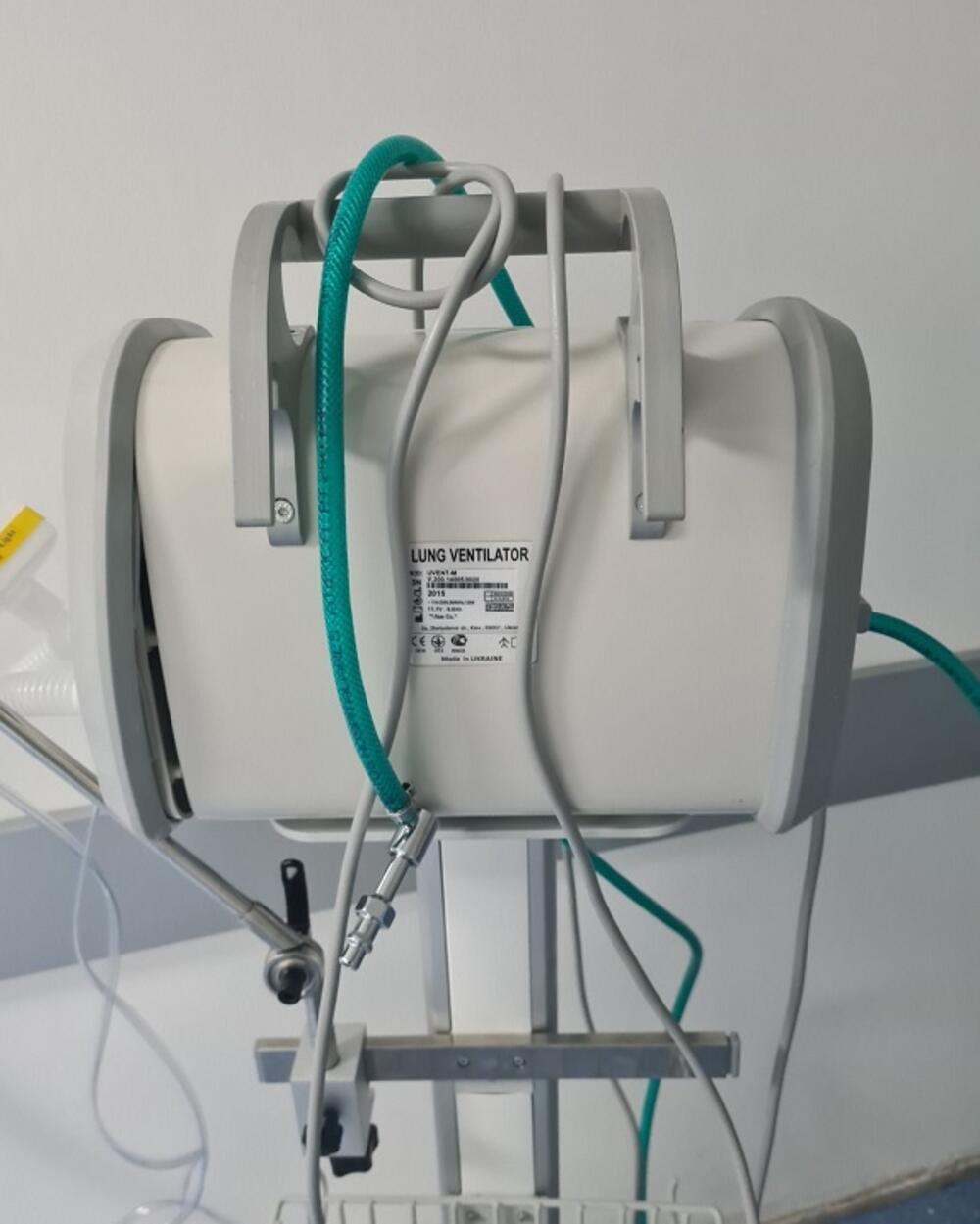 Jedan od respiratora iz KC koji ne radi