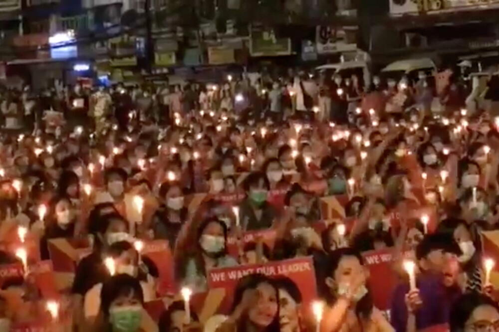 Paljenje svijeća stradalima, Foto: REUTERS