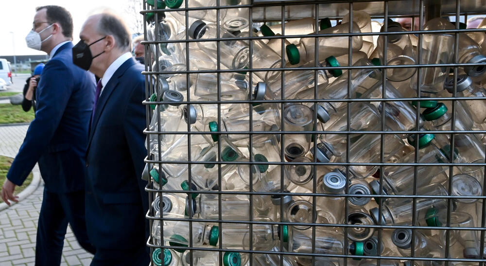 Rajner Haselof i njemački ministar zdravlja Jens Špan prilikom posjete fabrici Biologika