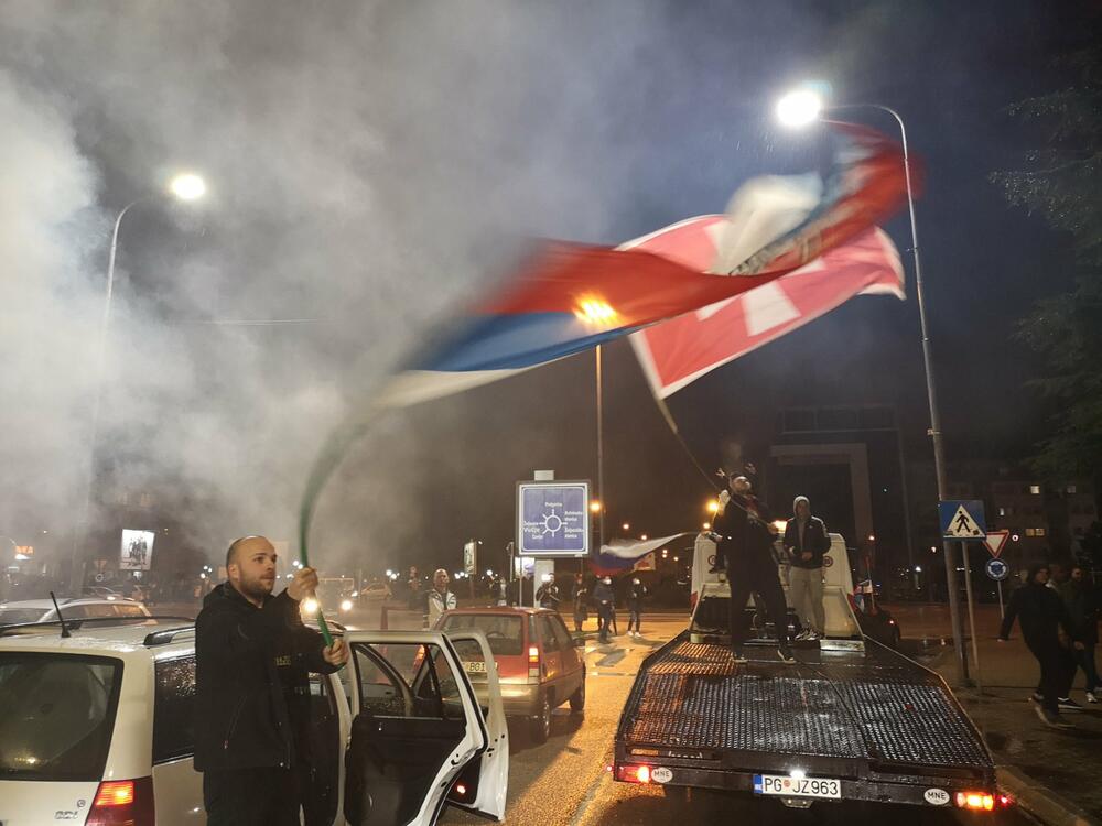 <p>Uprava policije apelovala je ranije na građane Nikšića, ali i u cijele države, da poštuju epidemiološke mjere i da se uzdrže od masovnih okupljanja</p>