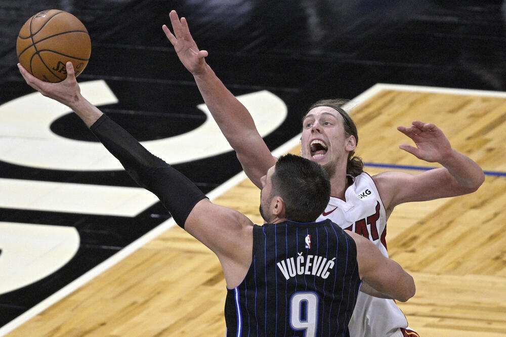 Vučević na meču sa Majamijem, Foto: AP