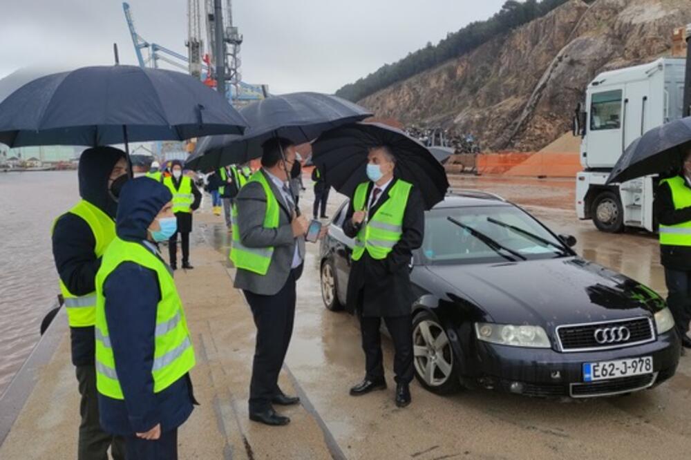 Bojanić prisustvovao formalnom početku sanacije konstrukcije operativne obale Volujice, Foto: Ministarstvo