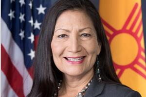 Deb Haland prva Indijanka u američkoj vladi