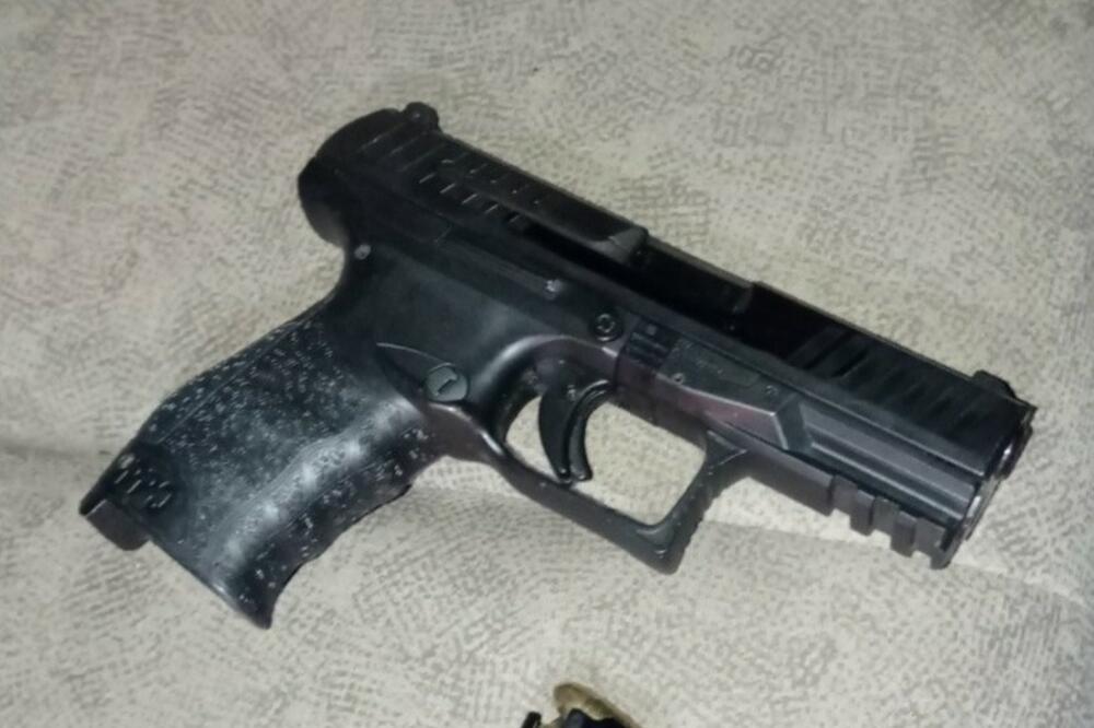 Pištolj oduzet od Kekovića, Foto: Uprava policije