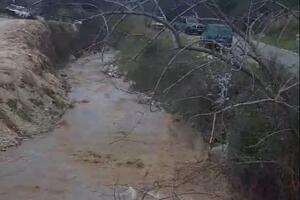Pukla potisna cijev: Otpadne vode se izlile u potok u Bečićima