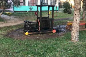 Podgorica: Nepoznati počinioci zapali mobilijar dječijeg parka u...