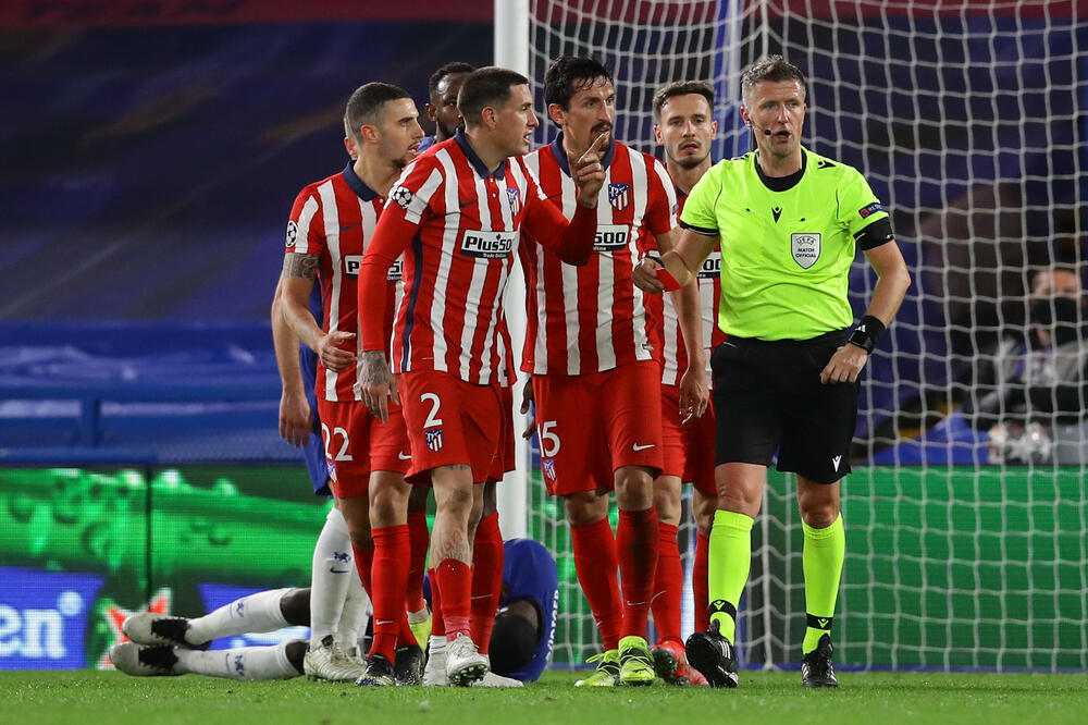 Savić u raspravi sa sudijom, Foto: Reuters