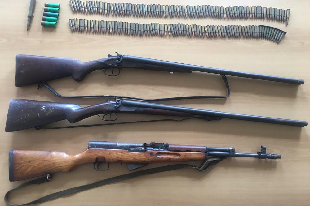 Zaplijenjene puške, Foto: Uprava policije