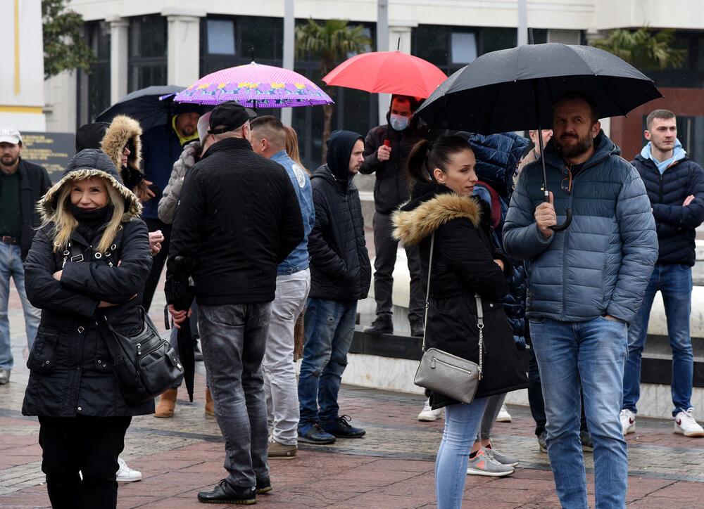 <p>Kako navode građani, okupili su da protestuju zbog mjera protiv širenja koronavirusa</p>