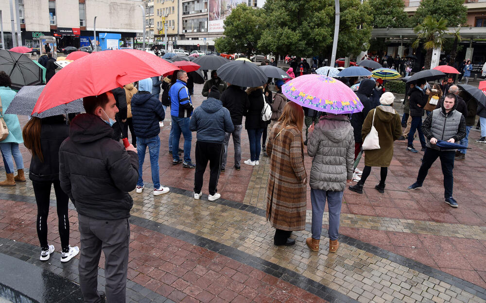 <p>Kako navode građani, okupili su da protestuju zbog mjera protiv širenja koronavirusa</p>