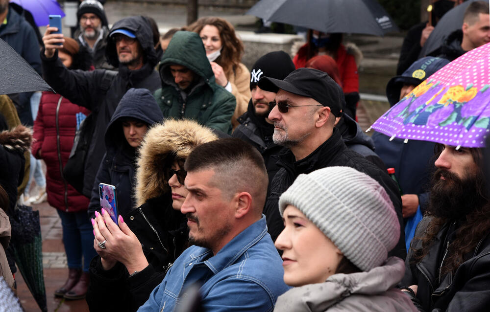 <p>Kako navode građani, okupili su da protestuju zbog mjera protiv širenja koronavirusa</p>