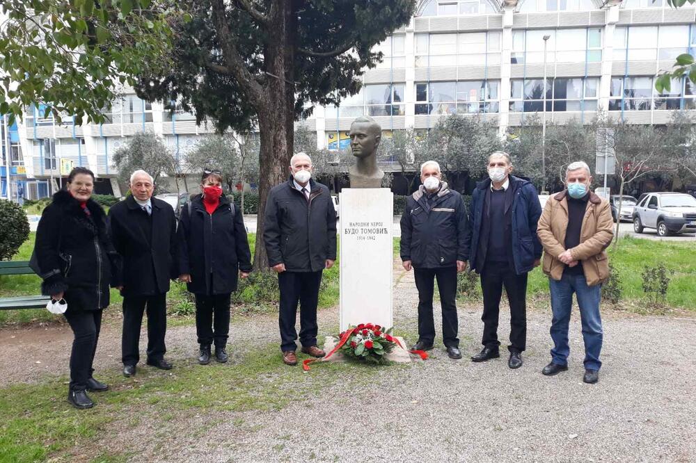 Delegacija SOBNOR-a položila vijence na spomenik, Foto: SOBNOR