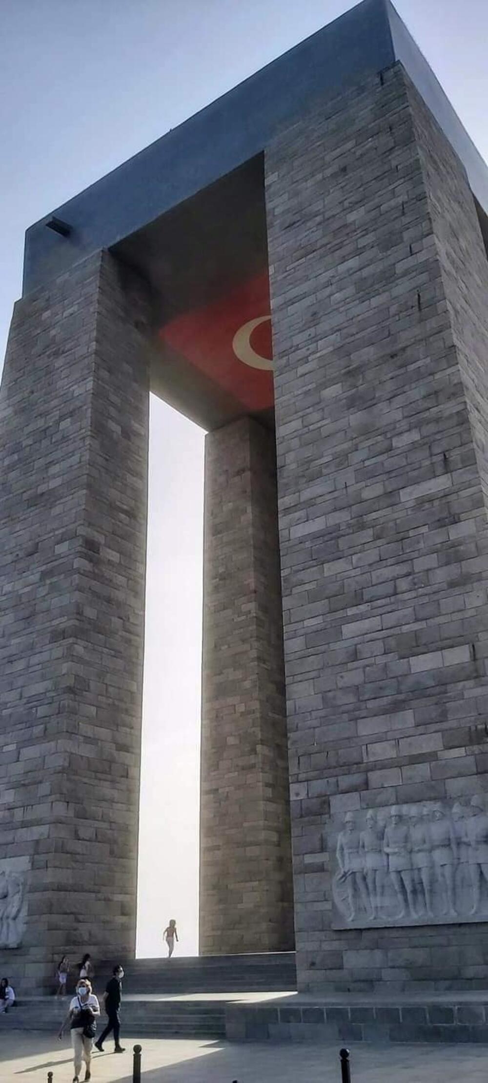 Monumentalni spomenik izginulim braniocima