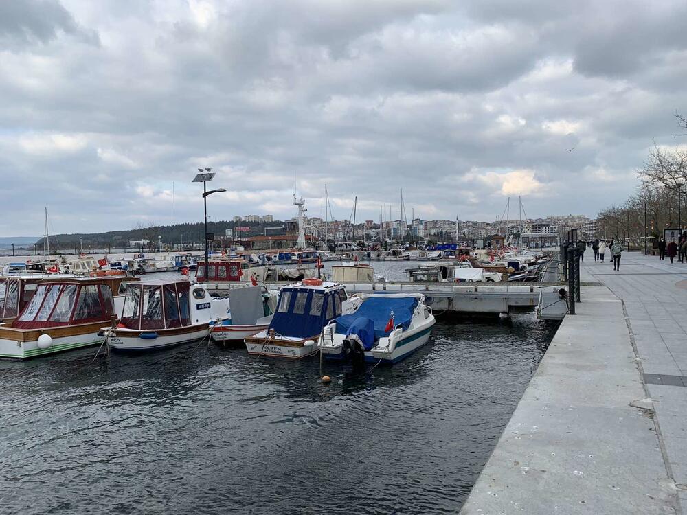 Šetalište i dio luke Čanakale