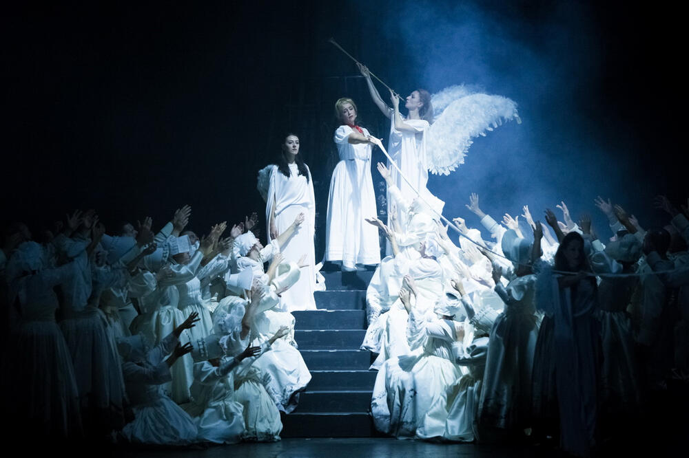 Scena iz Nikolićeve predstave “Faust”