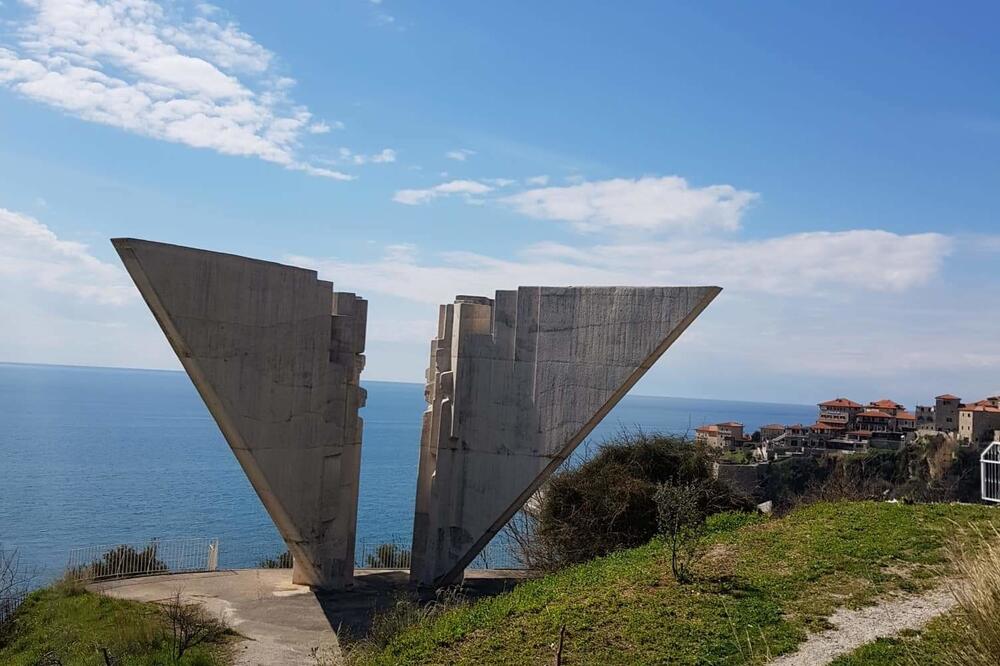 Spomenik na Pinješu, Foto: Samir Adrović