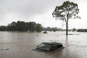 Oko 18.000 ljudi evakuisano zbog poplava u Australiji