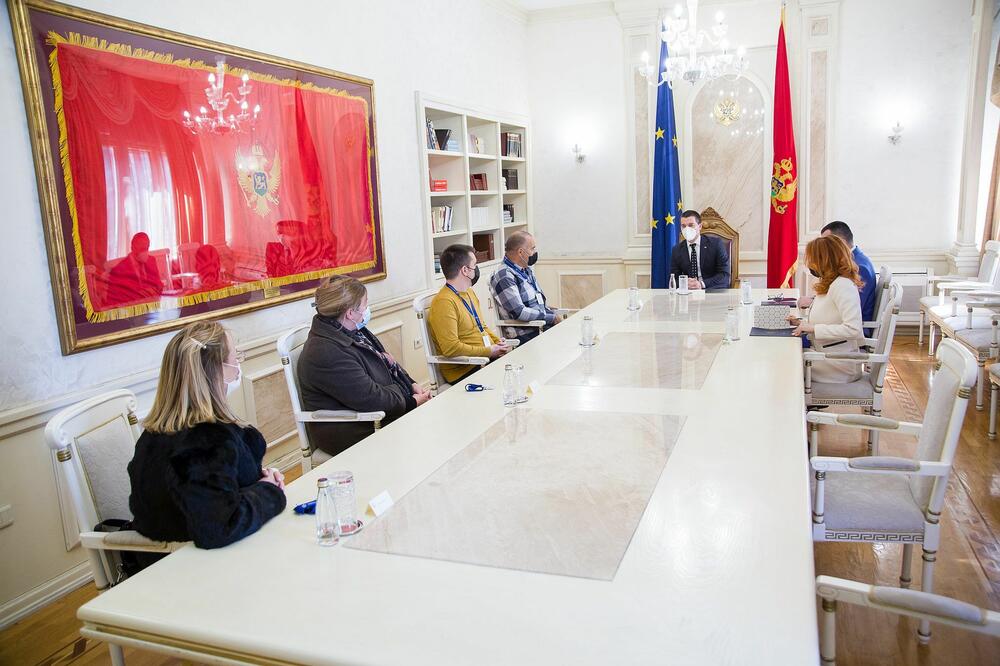 Sastanak Bečića i predstavnika roditelja, Foto: Skupština Crne Gore