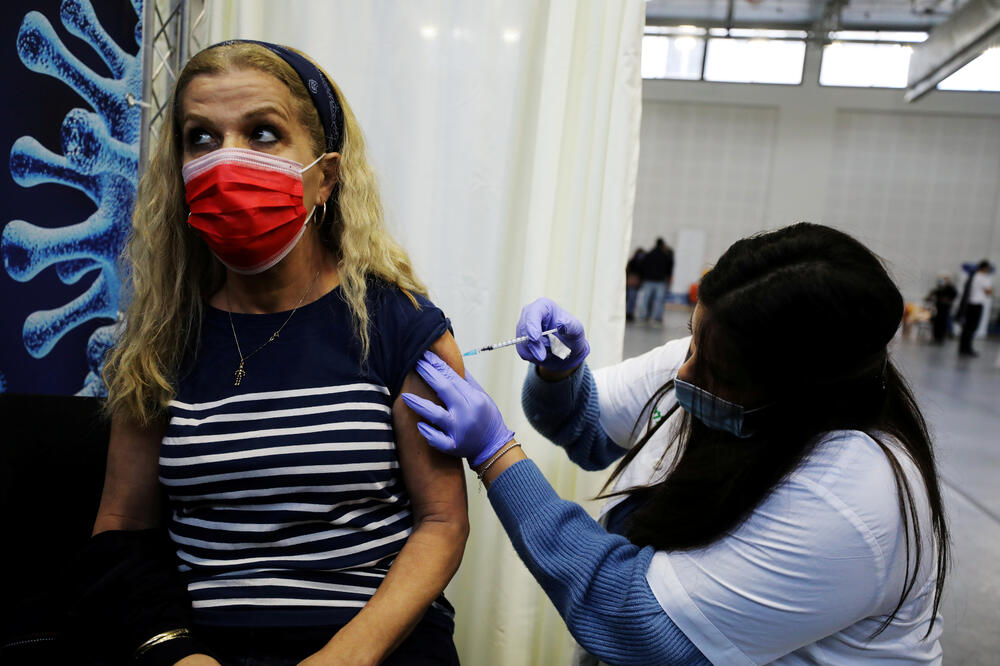 Vakcinacija u Izraelu: Detalj iz Petah Tikve, Foto: Reuters
