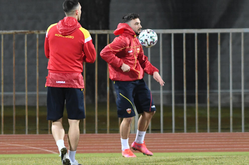 "Sokoli" samo na Sport klubu, Foto: Savo Prelević