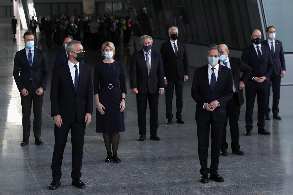 Blinken i Stoltenberg sa šefovima diplomatije juče u Briselu, Foto: Reuters