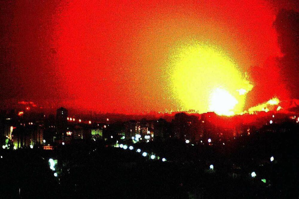NATO bombardovanje postrojenja Naftne industrije Srbije (NIS) u Smederevu: 9.4.1999.godine., Foto: BETAPHOTO