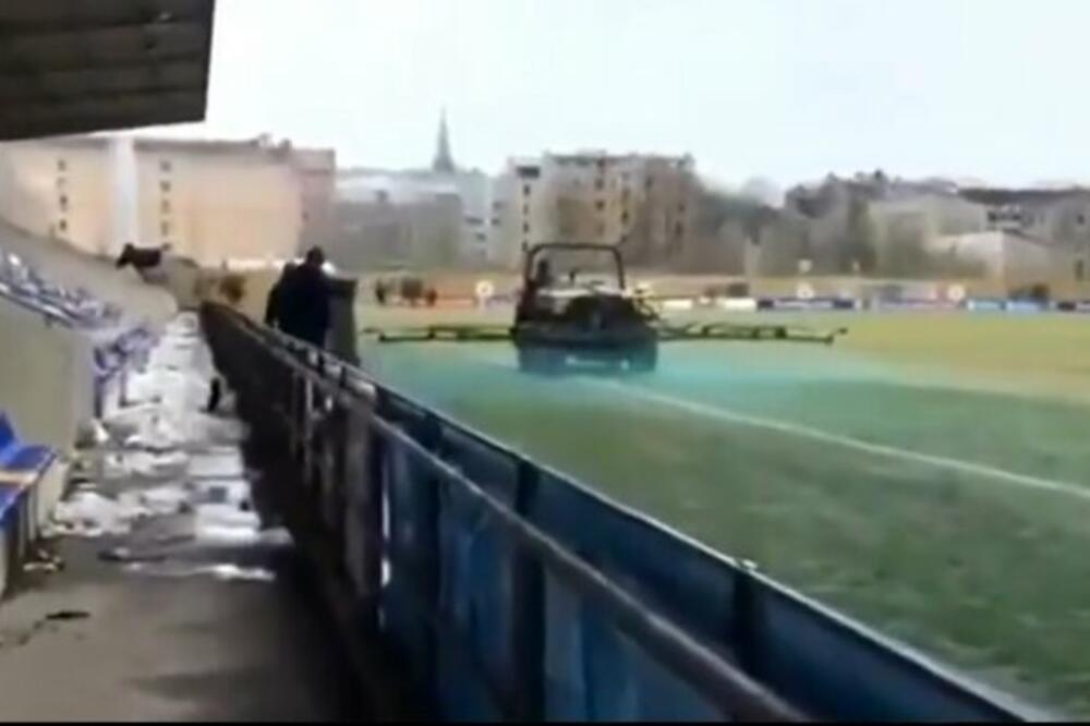 Farbanje terena u Rigi, Foto: Printscreen