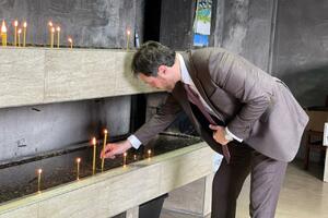 Milačić zapalio svijeću žrtvama NATO bombardovanja