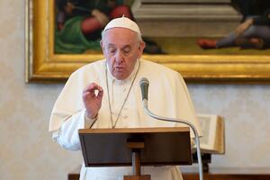 Papa smanjuje plate kardinalima da bi smanjio troškove Svete...