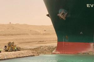 Kako je džinovski brod blokirao Suecki kanal