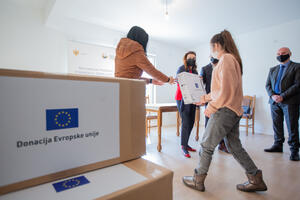 Delegacije EU donirala 30 računara đacima i studentima iz...