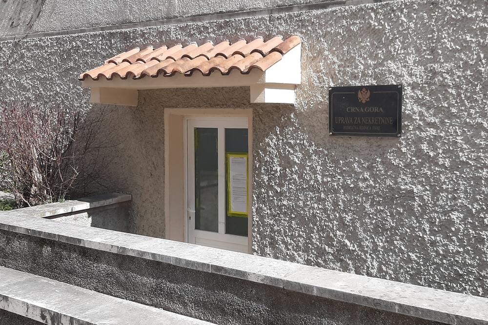 Prostorije katastra u Tivtu, Foto: Siniša Luković