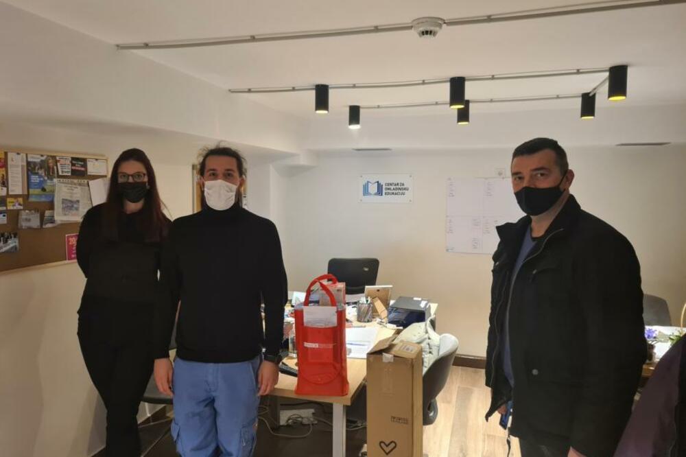 Sa uručenja donacije, Foto: Misija OEBS u Crnoj Gori