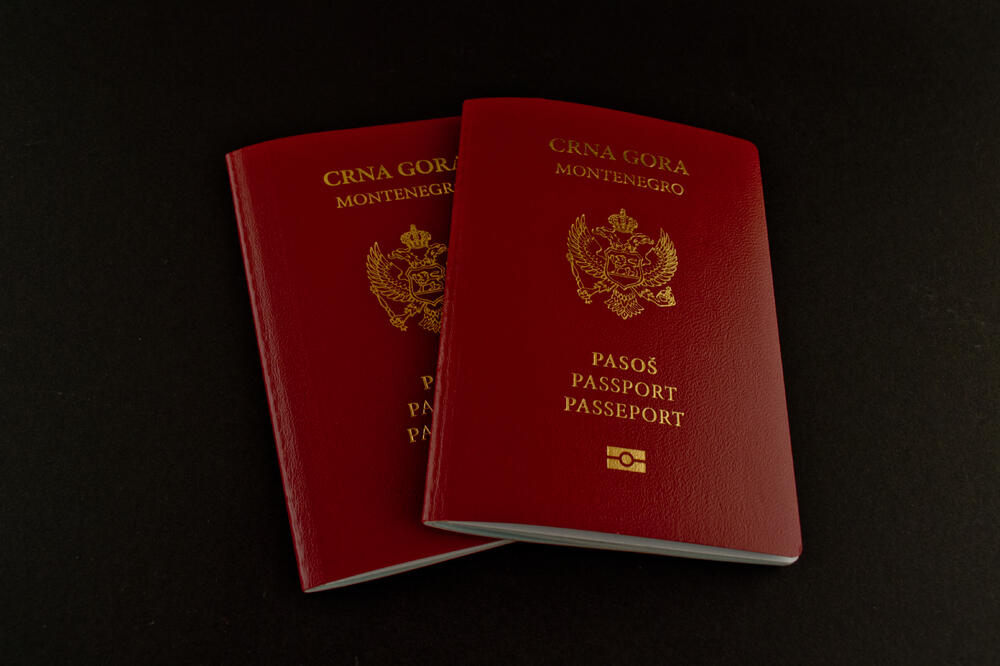 Crnogorski pasoš, Foto: Shutterstock